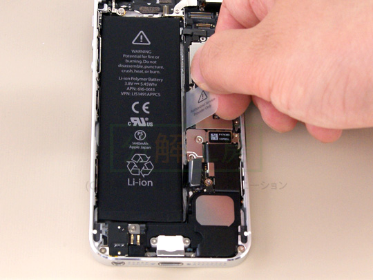 iPhone5分解8バッテリーを外す(3)