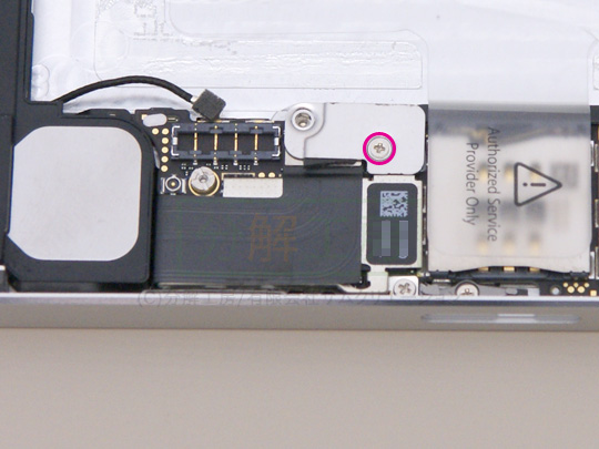 iPhone5分解12ロジックボードを外す(4)