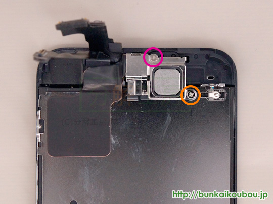 iPhone5c分解8フロントカメラ部品を外す(1)