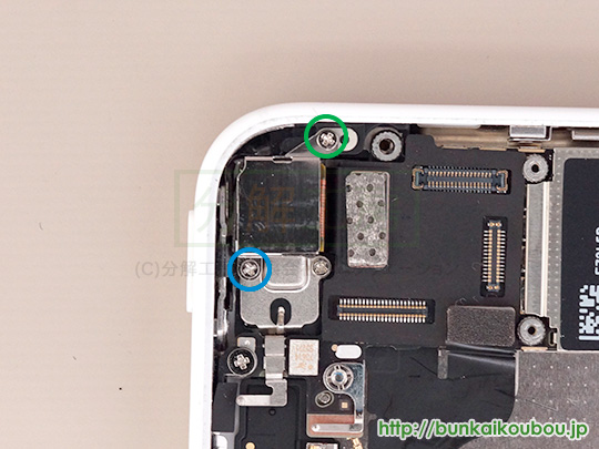 iPhone5c分解11バックカメラを外す(1)