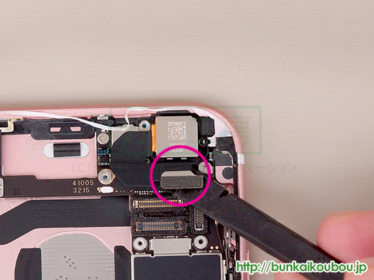 iPhone6s分解9バックカメラを外す(2)