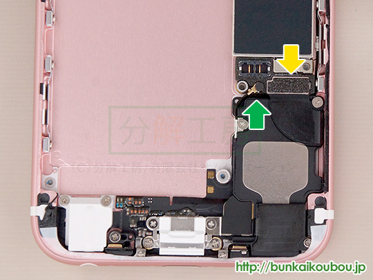 iPhone6s分解10ロジックボードを外す(1)