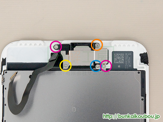 iPhone7Plus分解9フロントカメラ部品を外す(1)