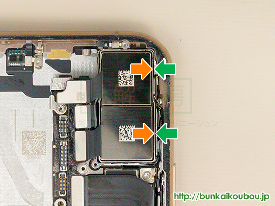 iPhoneXS分解10バックカメラを外す(3)