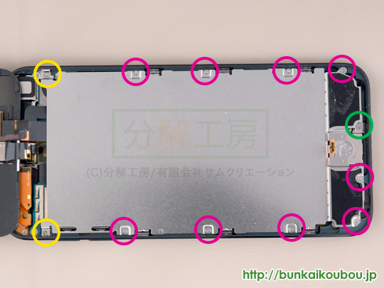 iPod touch 5G分解6液晶バックプレートを外す(2)