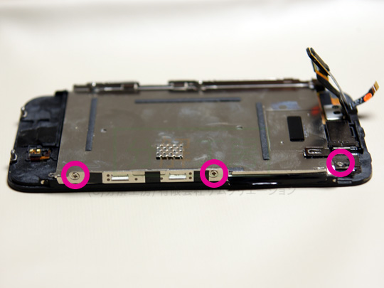 iPhone3G/3GS分解7液晶パネル側のネジを外す