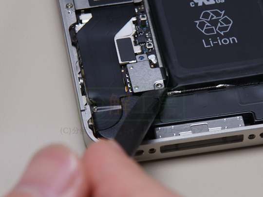 iPhone4S分解5バッテリーを外す(2)