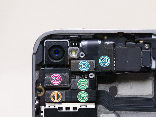 iPhone4S分解10各種ケーブルとバックカメラを外す