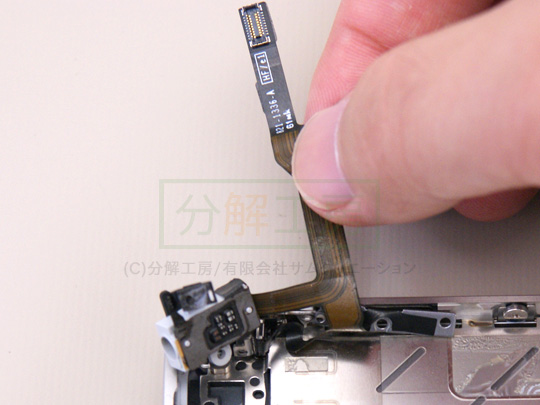 iPhone4S分解23イヤホン端子を外す(5)