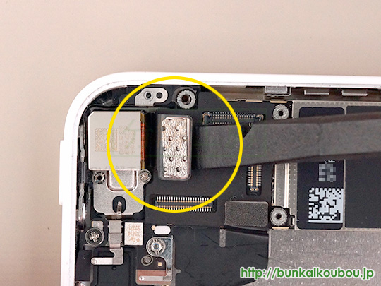 iPhone5c分解6バックカメラを外す(2)