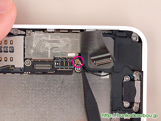 iPhone5c分解15ロジックボードを外す(3)