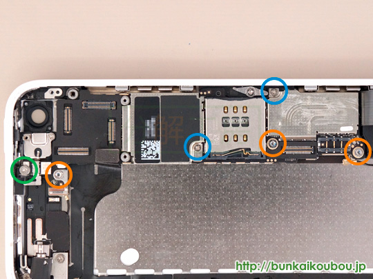 iPhone5c分解16ロジックボードを外す(4)