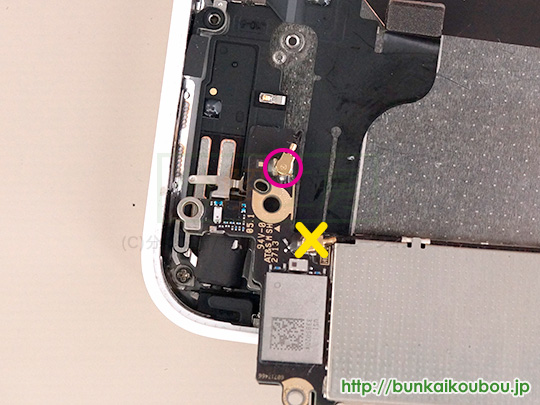 iPhone5c分解18ロジックボードを外す(6)