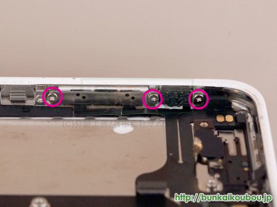 iPhone5c分解22ボリューム部品を外す(3)
