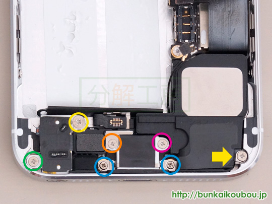 iPhone5s分解14Lightningコネクタ部品を外す(1)