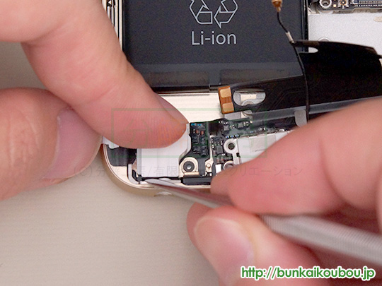 iPhone6分解16Lightningコネクタを外す(4)