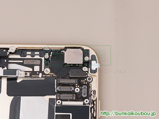 iPhone6分解8バックカメラを外す(1)