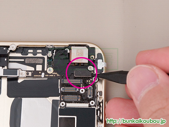 iPhone6分解9バックカメラを外す(2)