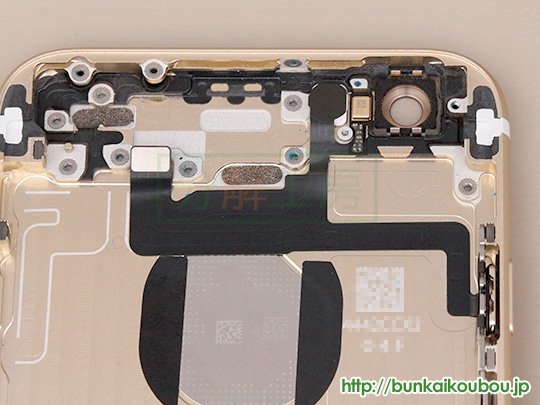 iPhone6分解26電源・スリープボタンを外す(3)