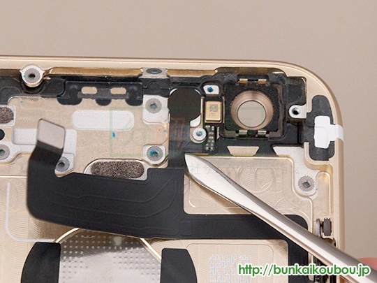 iPhone6分解27電源・スリープボタンを外す(4)