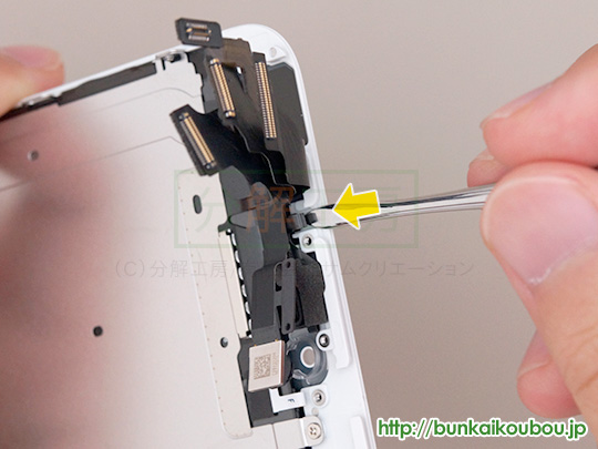 iPhone6Plus分解12フロントカメラ部品を外す(3)