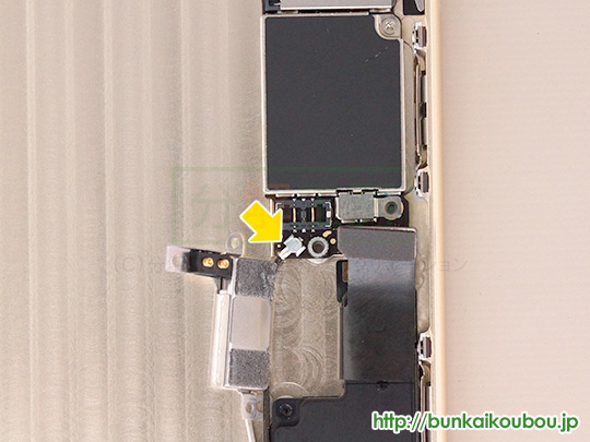 iPhone6分解18ロジックボードを外す(3)