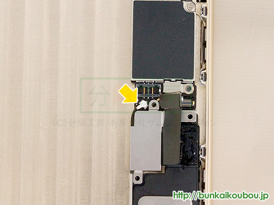 iPhone6Plus分解14バイブレーターを外す(3)