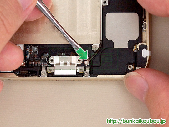iPhone6Plus分解15バイブレーターを外す(4)
