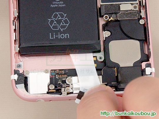 iPhone6s分解11バッテリーを外す(4)