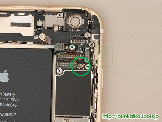 iPhone6s Plus分解14ロジックボードを外す(3)
