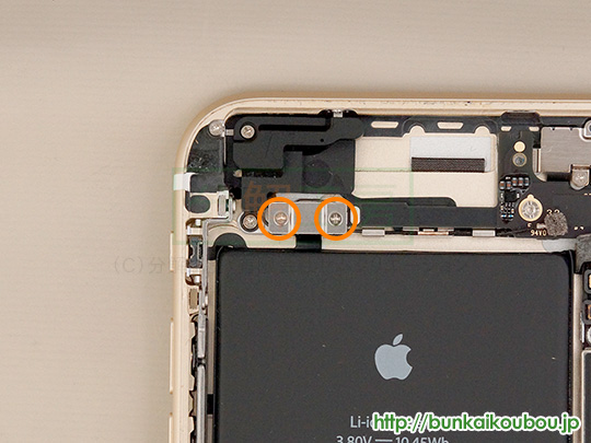 iPhone6s Plus分解18ロジックボードを外す(7)