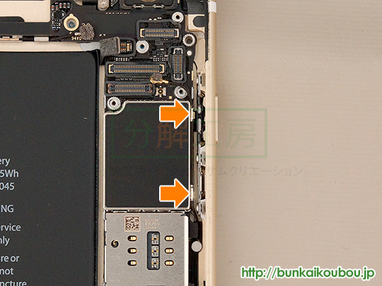 iPhone6s Plus分解20ロジックボードを外す(9)