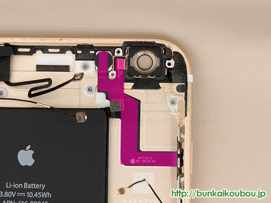 iPhone6s Plus分解27電源・スリープボタンを外す(3)