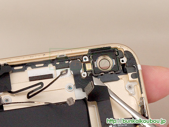 iPhone6s Plus分解28電源・スリープボタンを外す(4)