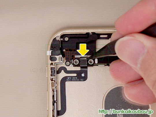iPhone6s Plus分解14ボリュームスイッチを外す(2)