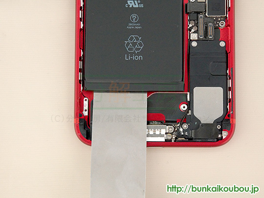 iPhone7Plus分解16バッテリーを外す(4)