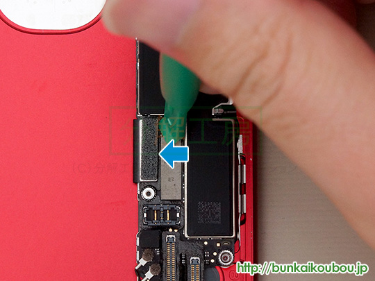 iPhone7Plus分解18ロジックボードを外す(1)