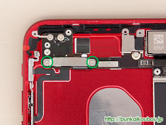 iPhone7Plus分解22ロジックボードを外す(6)