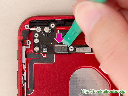 iPhone7Plus分解23ロジックボードを外す(7)