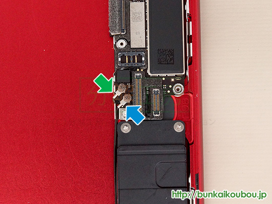 iPhone7Plus分解25ロジックボードを外す(9)