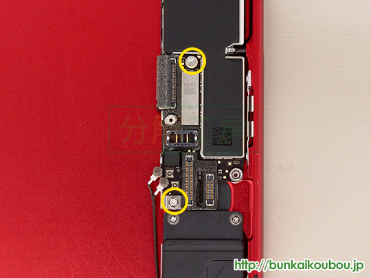 iPhone7Plus分解26ロジックボードを外す(10)