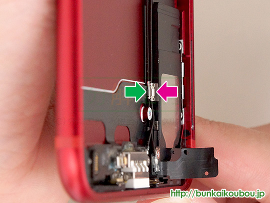 iPhone7Plus分解29Lightningコネクタを外す(2)