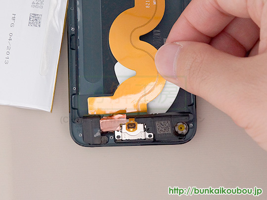 iPod touch 5G分解13Lightningコネクタを外す(3)