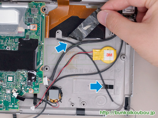 CF-T8分解23無線LANケーブルを緩める