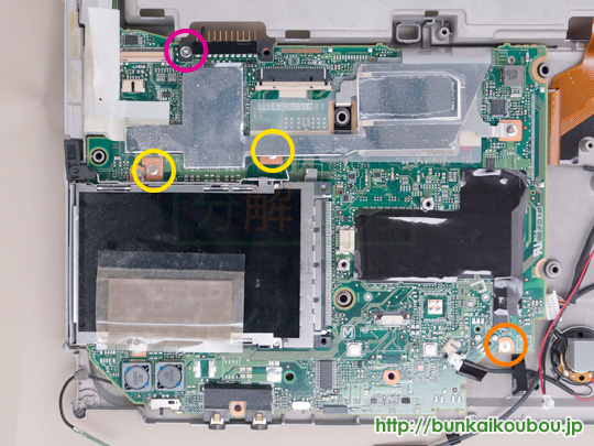 CF-T8分解24メインボードのネジを外す