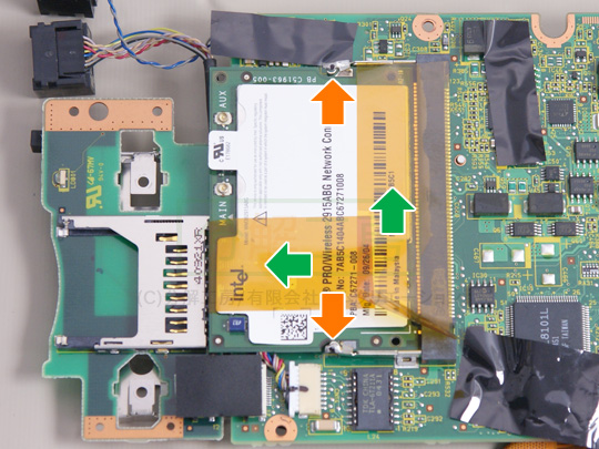 CF-W2分解23無線LANカードを外す