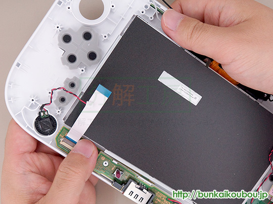WiiUGamePad分解32液晶パネルを外す(3)