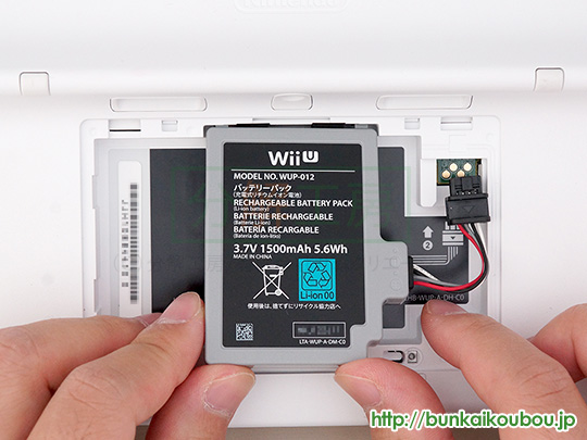 WiiUGamePad分解3バッテリーを取り付ける(1)