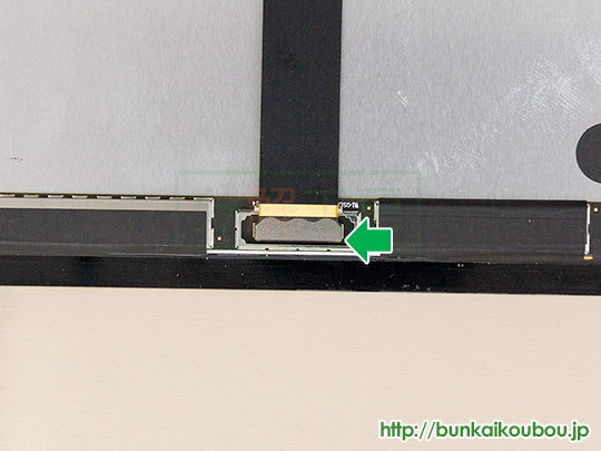 SurfacePro4分解11液晶接続ケーブルを外す(2)