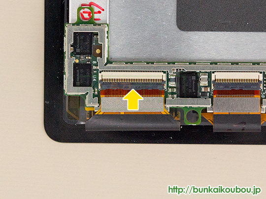 SurfacePro4分解13タッチパネル用部品を外す(2)